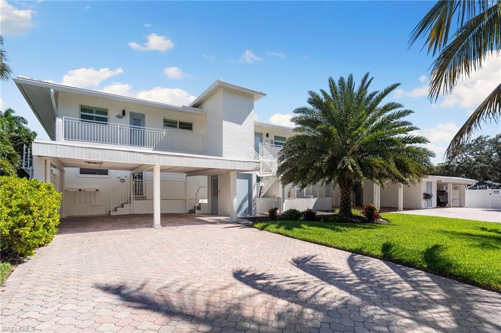 310 14th Ave S 310b, Naples, FL 34102-13