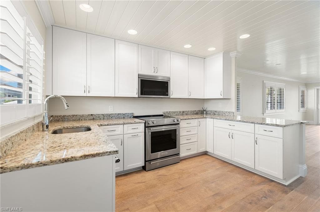 310 14th Ave S 310b, Naples, FL 34102-4