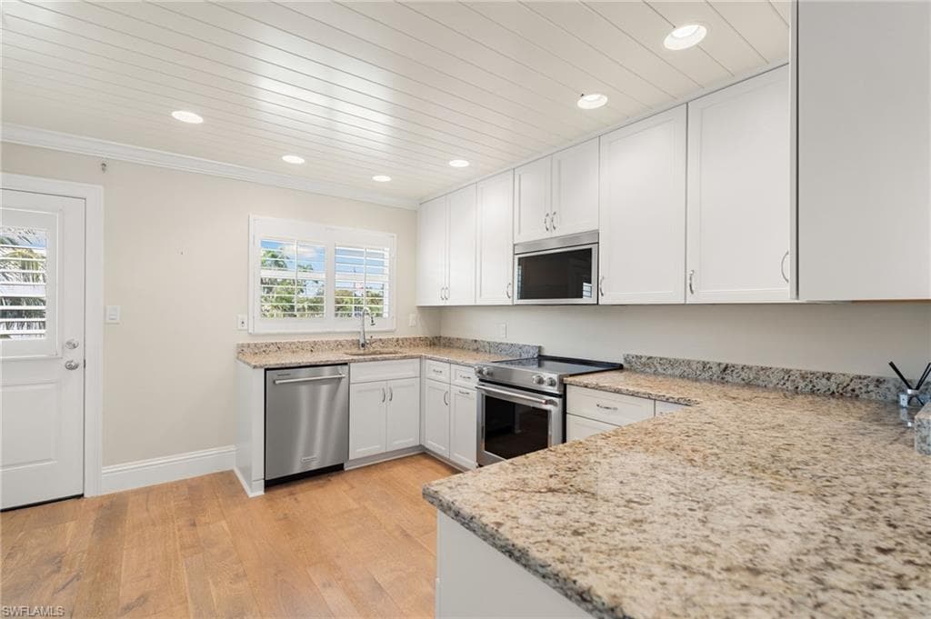 310 14th Ave S 310b, Naples, FL 34102-5