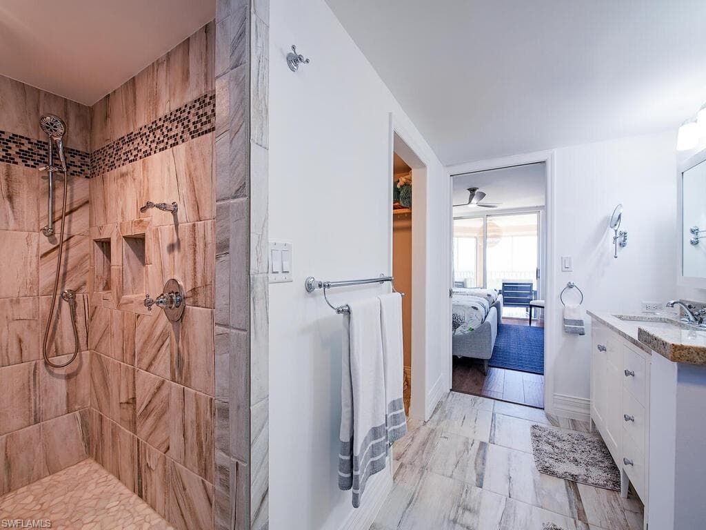 6585 Nicholas Blvd 1102, Naples, FL 34108-9