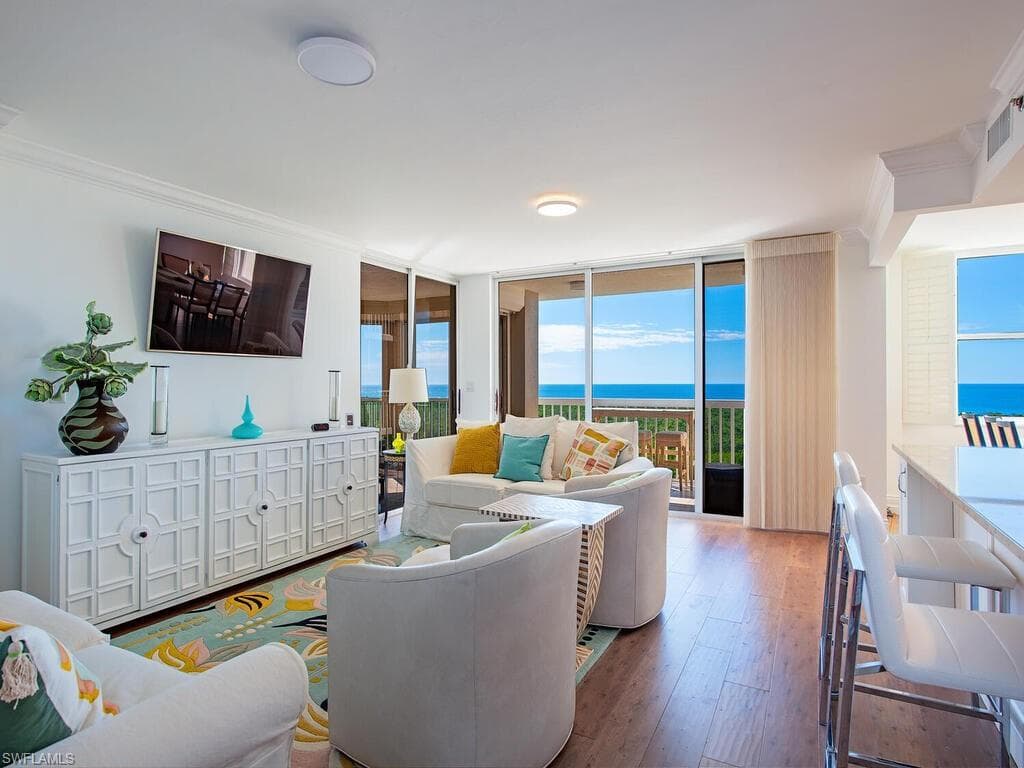 6585 Nicholas Blvd 1102, Naples, FL 34108-3