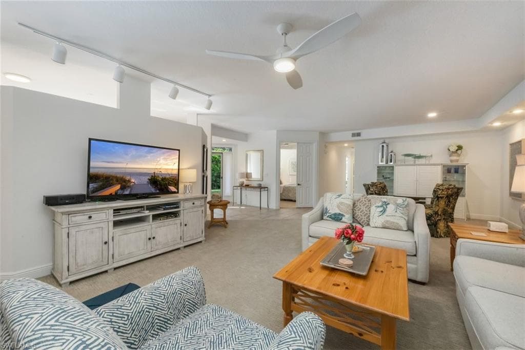 515 Laguna Royale Blvd 102, Naples, FL 34119-9