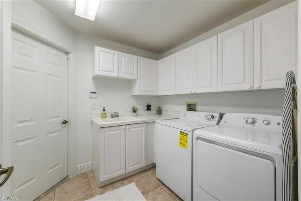 515 Laguna Royale Blvd 102, Naples, FL 34119-26