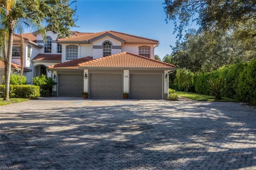 515 Laguna Royale Blvd 102, Naples, FL 34119-5
