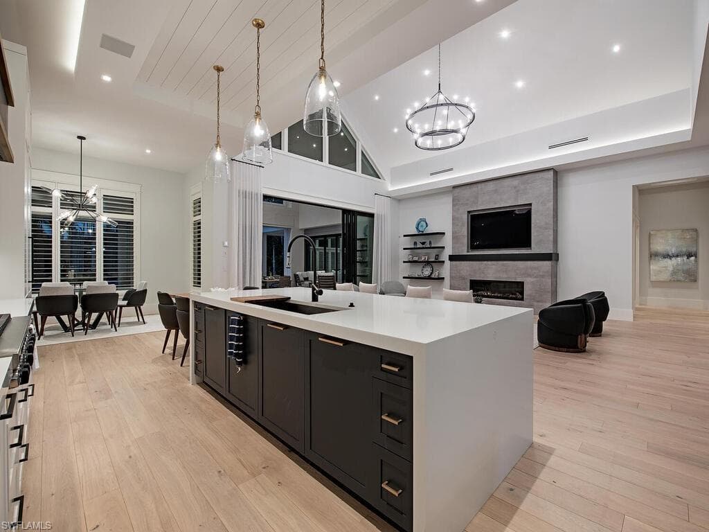 2191 Coach House Ln, Naples, FL 34105-12