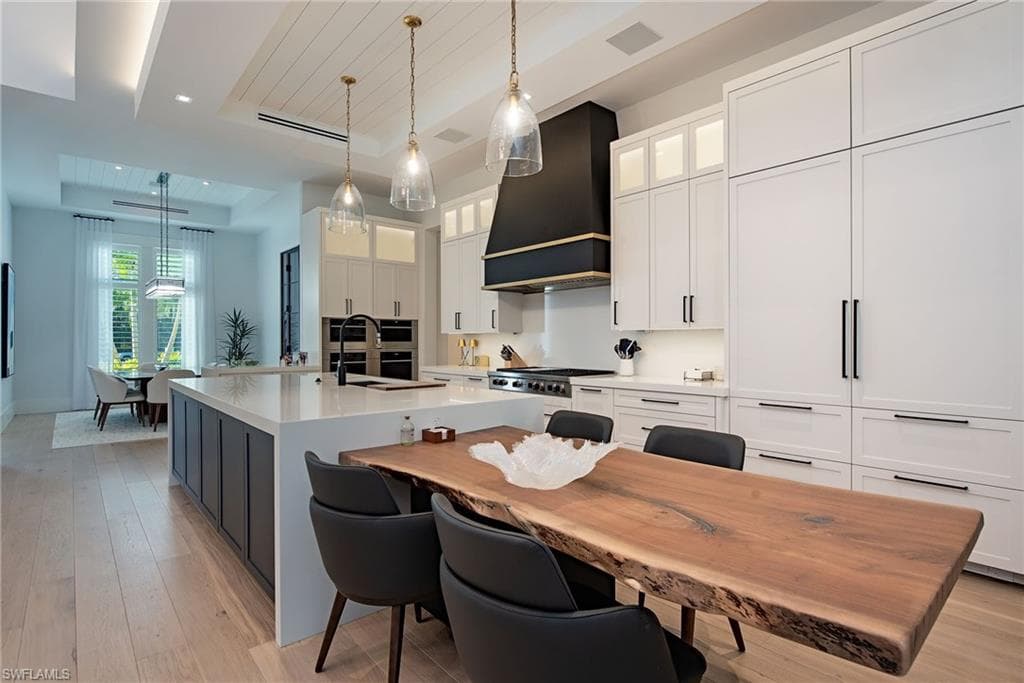 2191 Coach House Ln, Naples, FL 34105-13