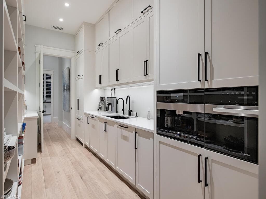 2191 Coach House Ln, Naples, FL 34105-14