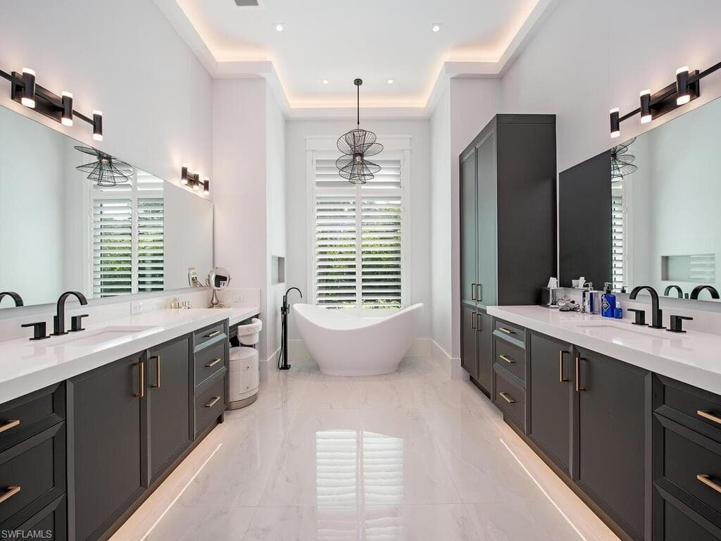 2191 Coach House Ln, Naples, FL 34105-22