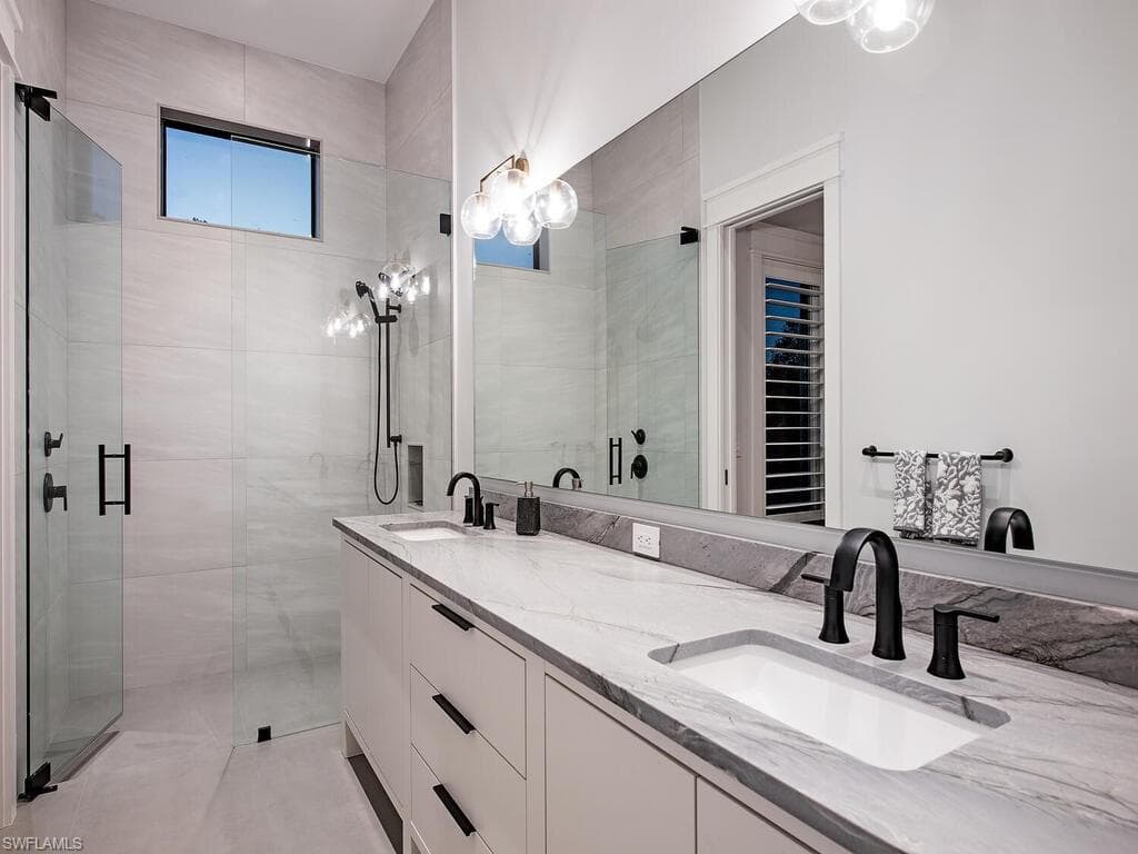 2191 Coach House Ln, Naples, FL 34105-35