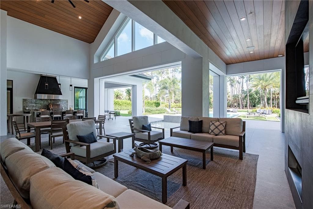 2191 Coach House Ln, Naples, FL 34105-37