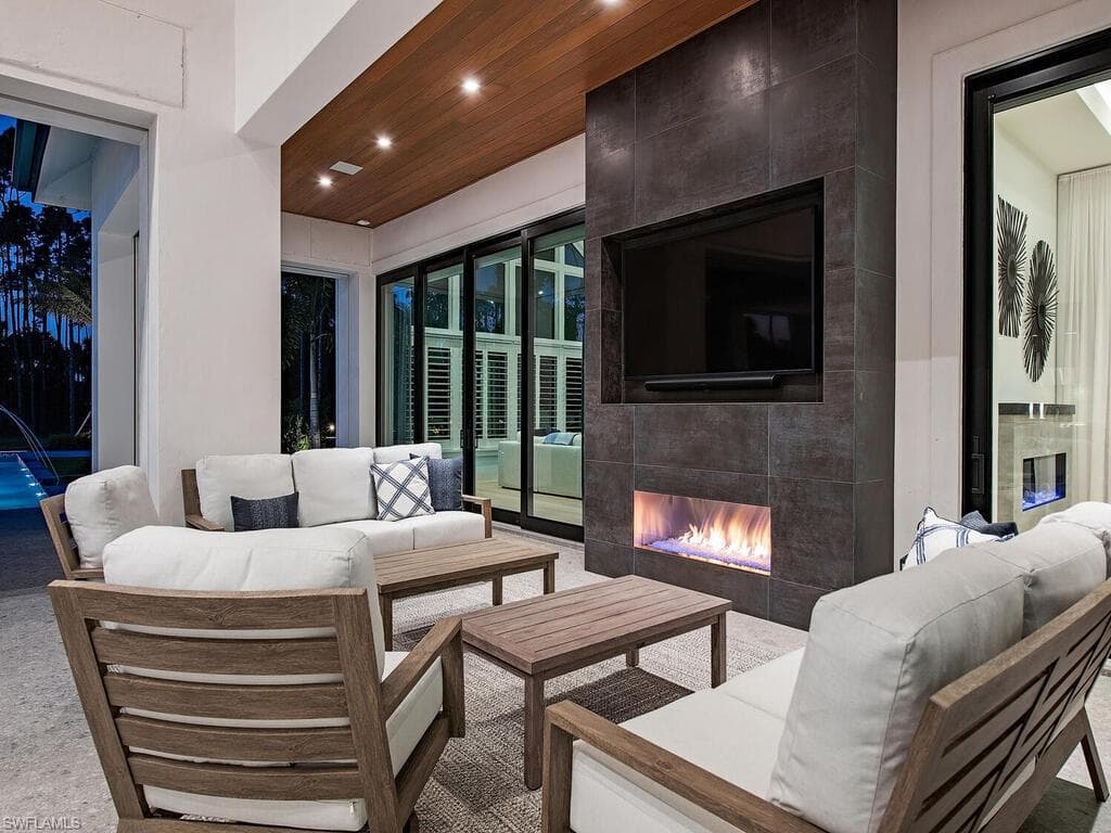 2191 Coach House Ln, Naples, FL 34105-38