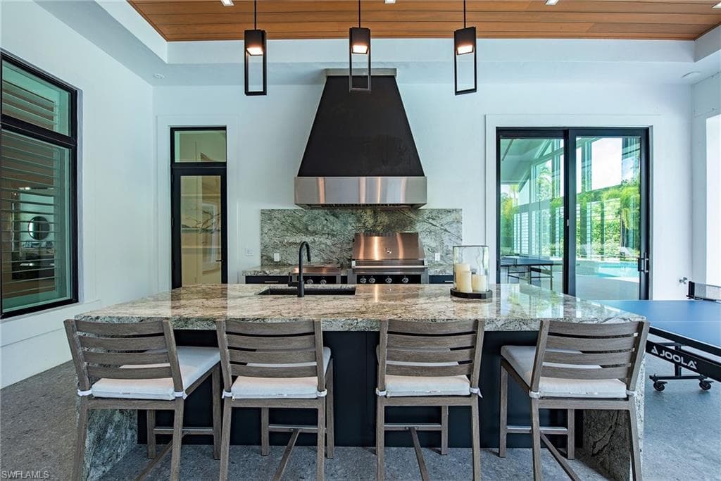 2191 Coach House Ln, Naples, FL 34105-39