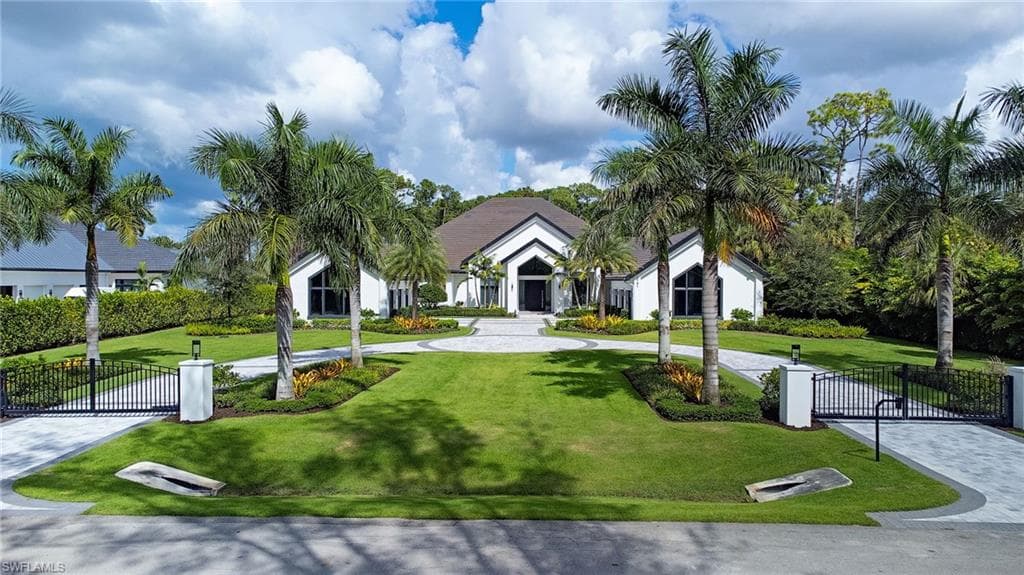 2191 Coach House Ln, Naples, FL 34105-3