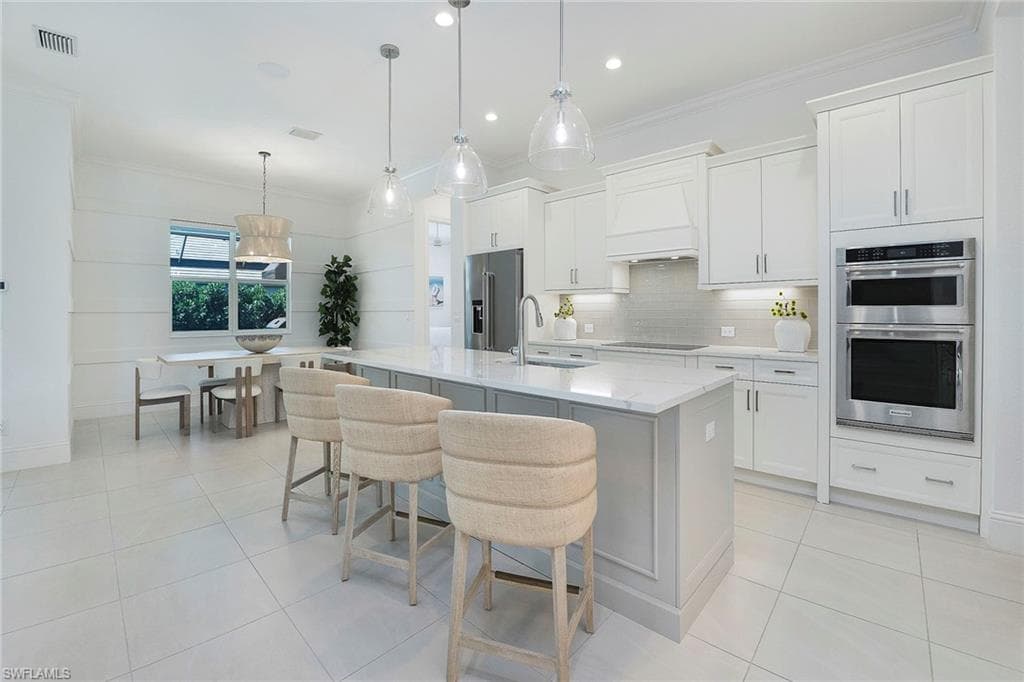 14391 Laguna Springs Ln, Naples, FL 34114-8