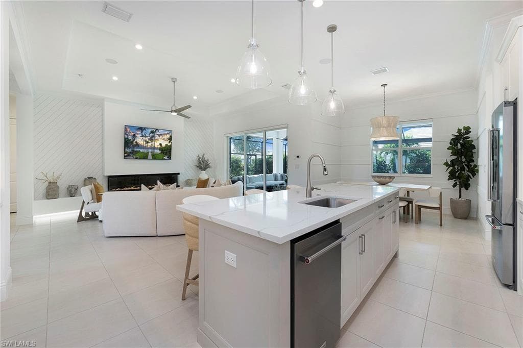 14391 Laguna Springs Ln, Naples, FL 34114-10