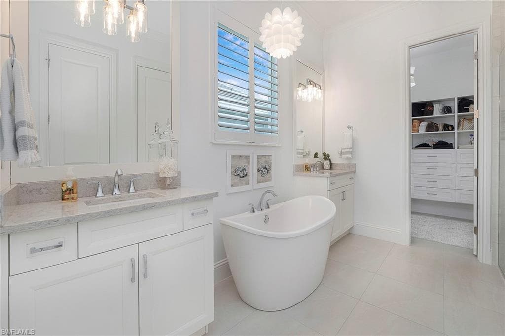 14391 Laguna Springs Ln, Naples, FL 34114-15