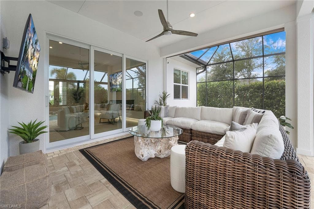 14391 Laguna Springs Ln, Naples, FL 34114-25