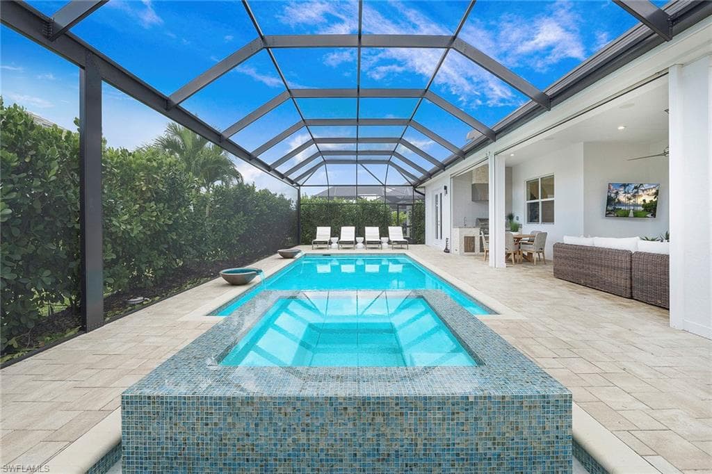 14391 Laguna Springs Ln, Naples, FL 34114-29