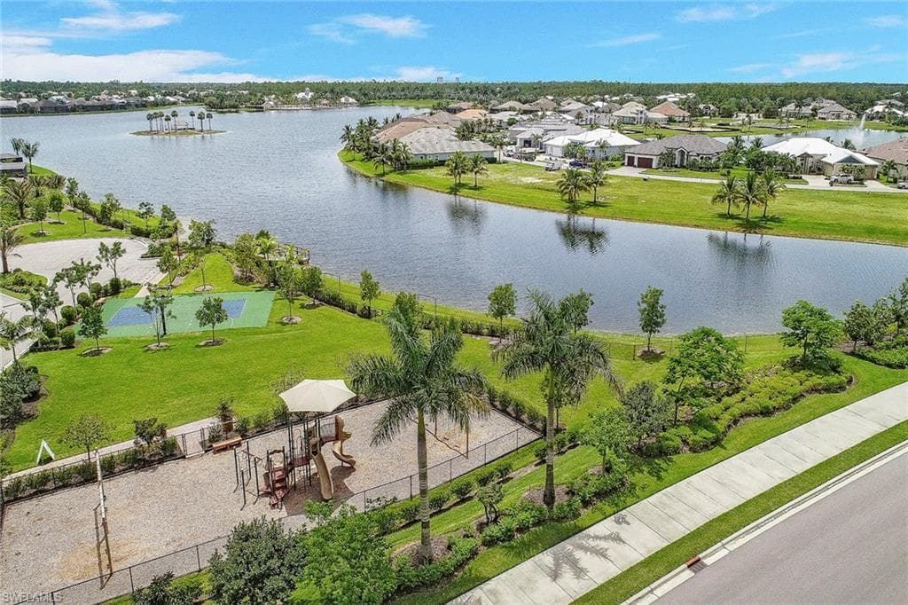 14391 Laguna Springs Ln, Naples, FL 34114-39