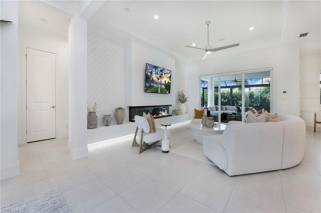 14391 Laguna Springs Ln, Naples, FL 34114-3