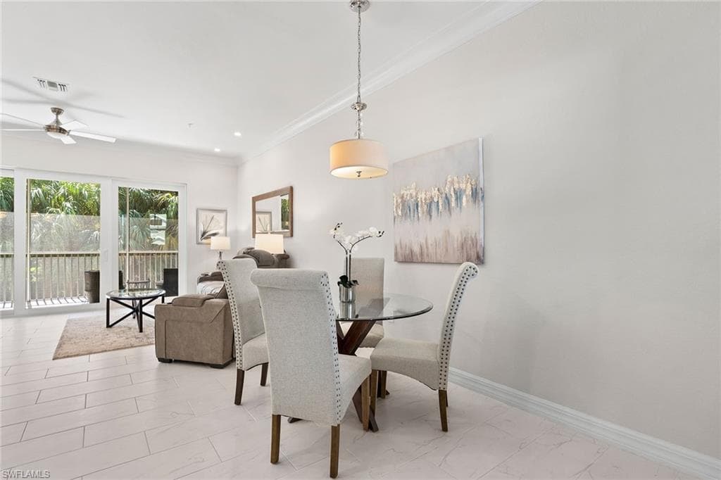 238 Indies Dr E 201, Naples, FL 34114-8