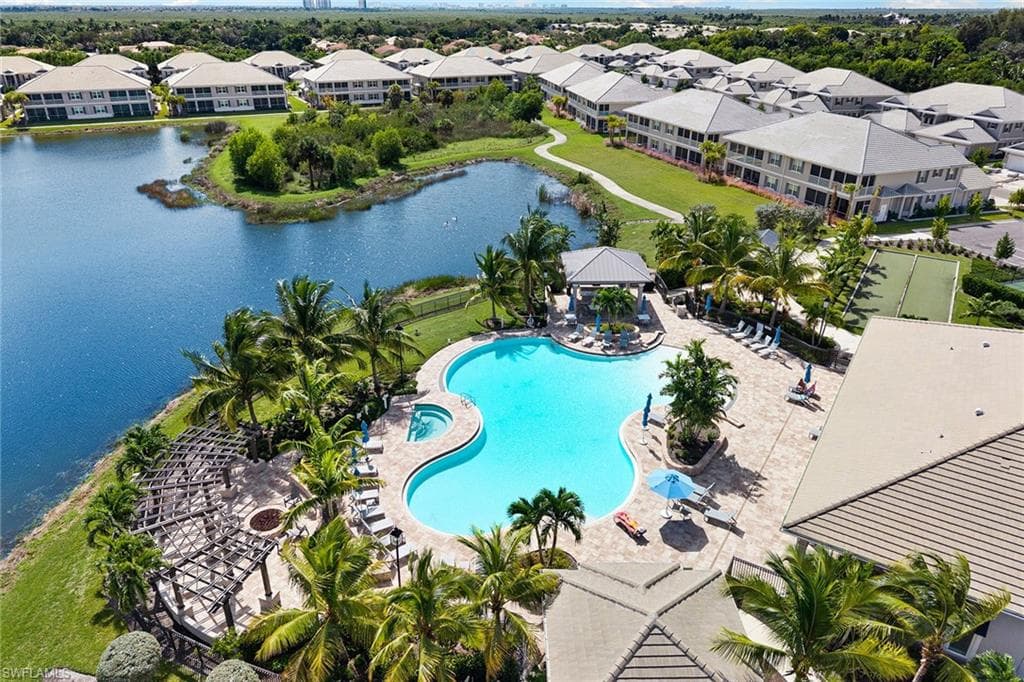 238 Indies Dr E 201, Naples, FL 34114-33