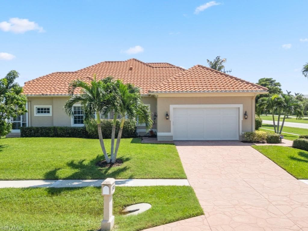 1500 Winterberry Dr, Marco Island, FL 34145-34