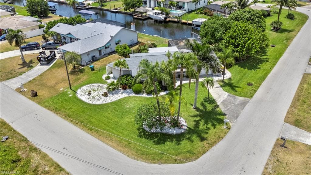 4902 Seville Ct, Cape Coral, FL 33904-8