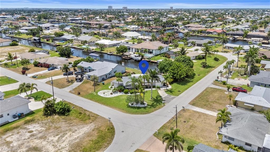 4902 Seville Ct, Cape Coral, FL 33904-2