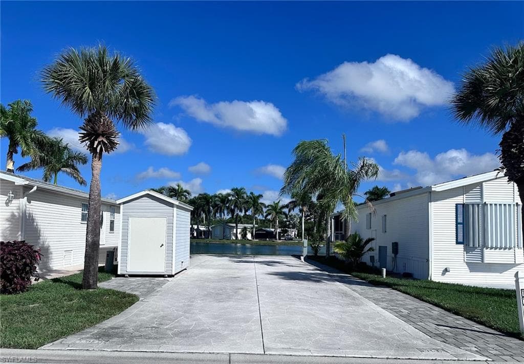 1154 Silver Lakes Blvd, Naples, FL 34114-1