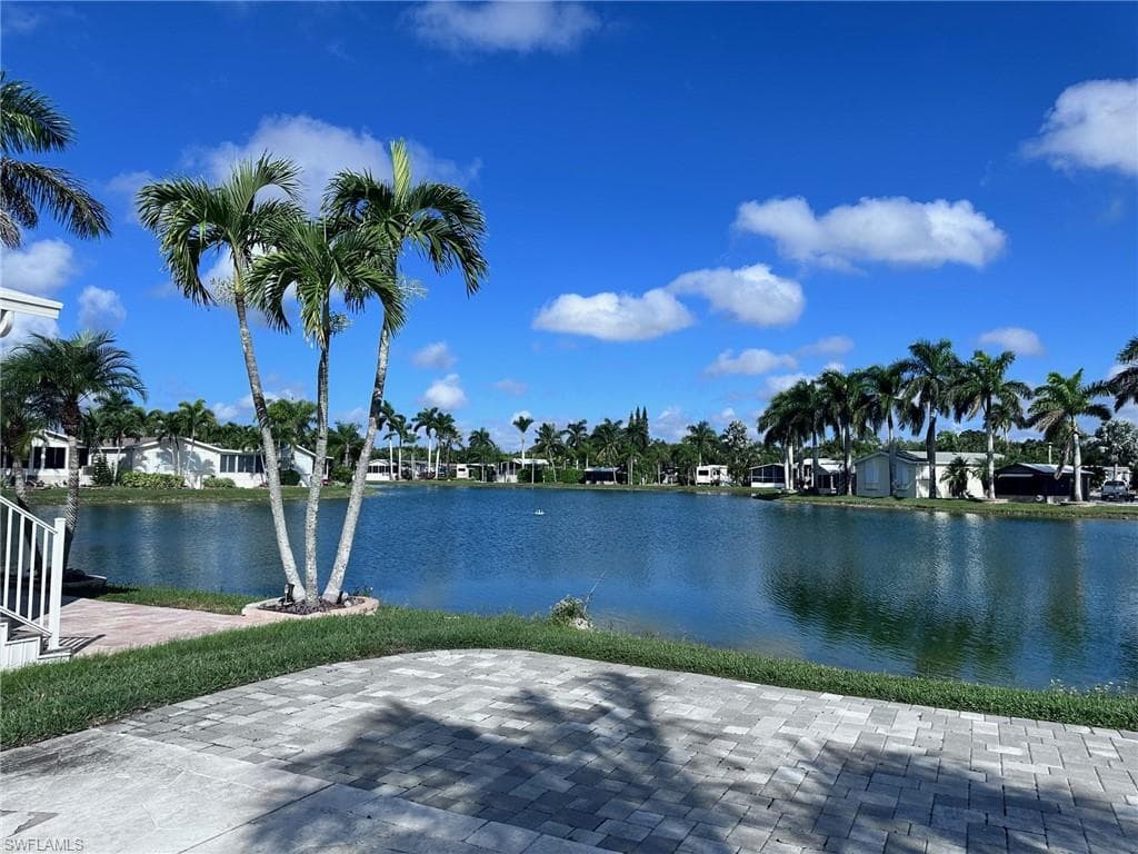 1154 Silver Lakes Blvd, Naples, FL 34114-3