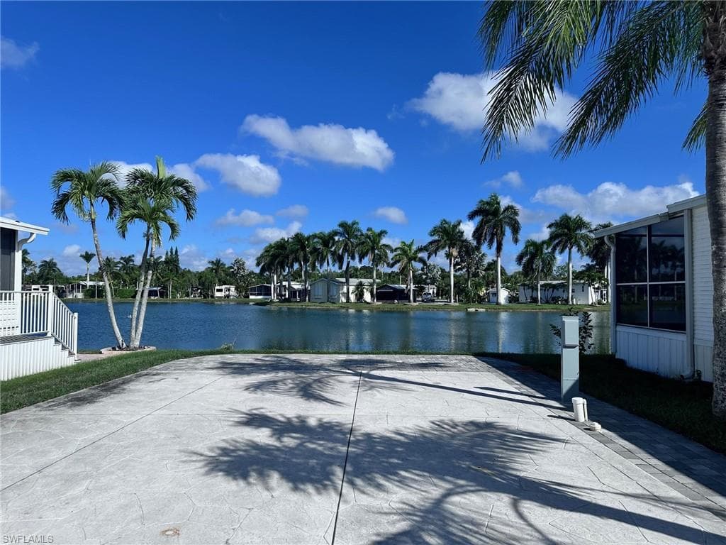 1154 Silver Lakes Blvd, Naples, FL 34114-4