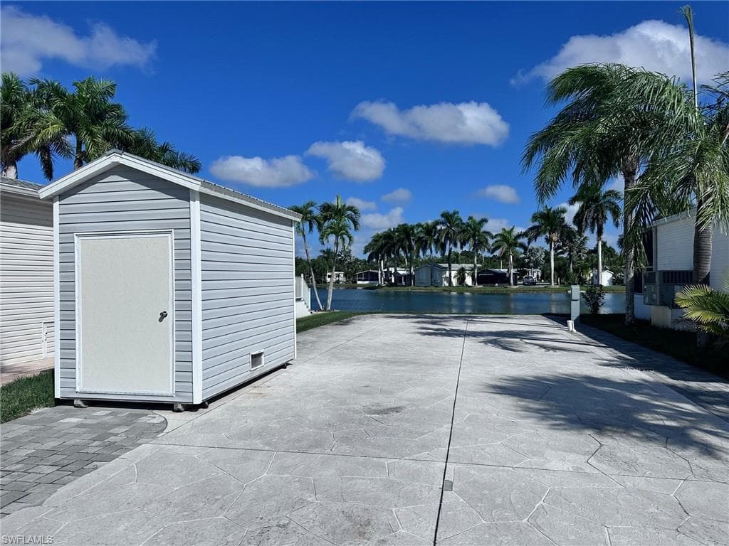 1154 Silver Lakes Blvd, Naples, FL 34114-5