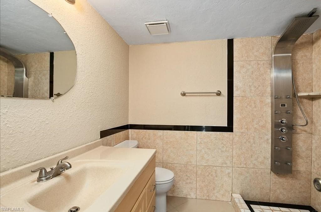 4300 Gulfstream Dr 1b, Naples, FL 34112-9