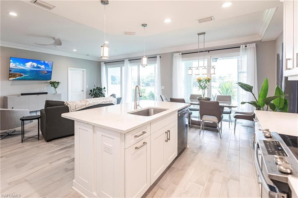 2319 Sawyers Hill Rd 703, Naples, FL 34120-8