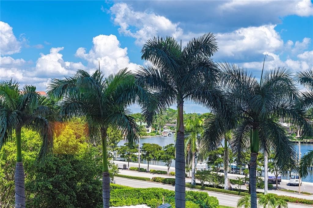 4501 Gulf Shore Blvd N 404, Naples, FL 34103-17