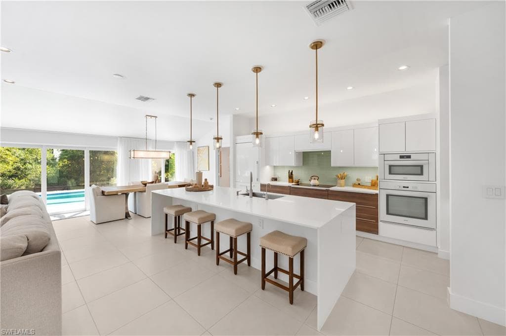 516 Neapolitan Ln, Naples, FL 34103-9