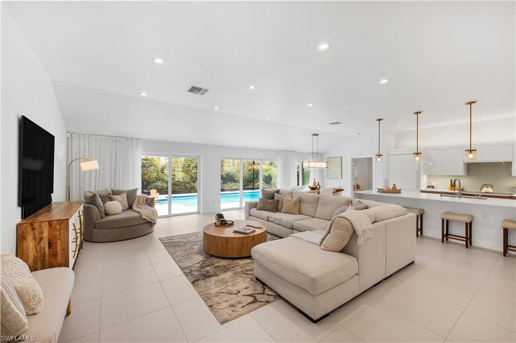 516 Neapolitan Ln, Naples, FL 34103-15