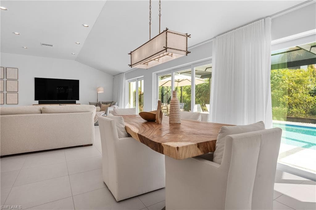 516 Neapolitan Ln, Naples, FL 34103-17