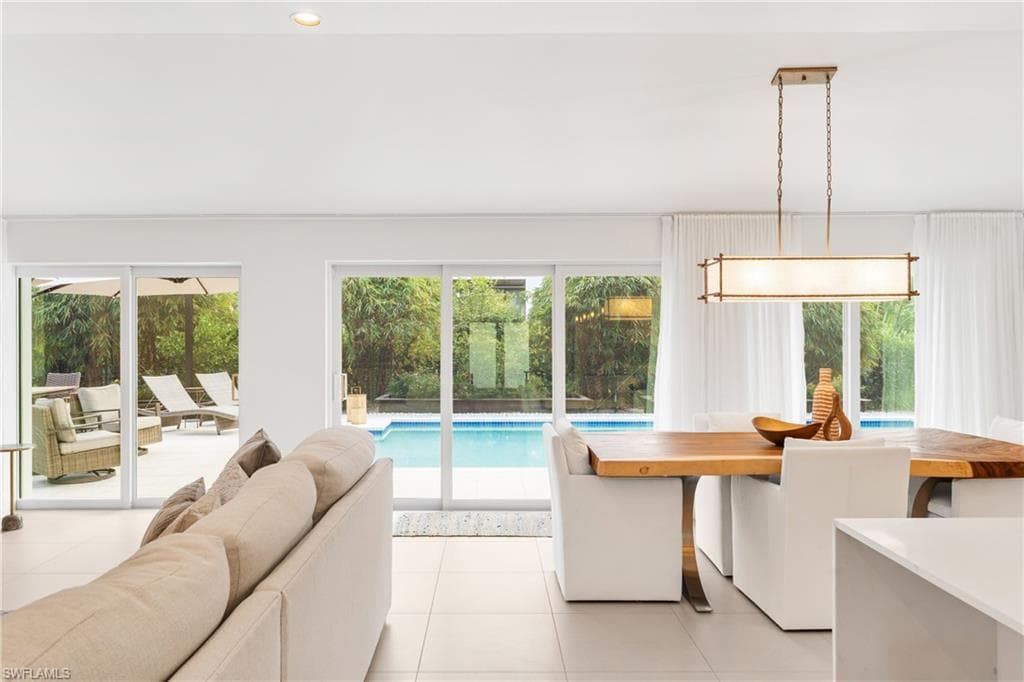 516 Neapolitan Ln, Naples, FL 34103-19