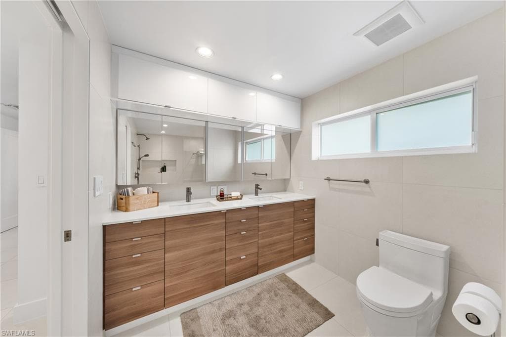 516 Neapolitan Ln, Naples, FL 34103-24