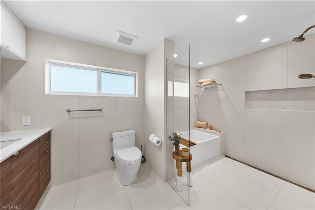 516 Neapolitan Ln, Naples, FL 34103-25