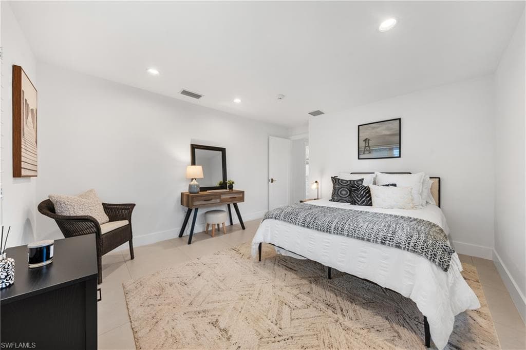 516 Neapolitan Ln, Naples, FL 34103-26