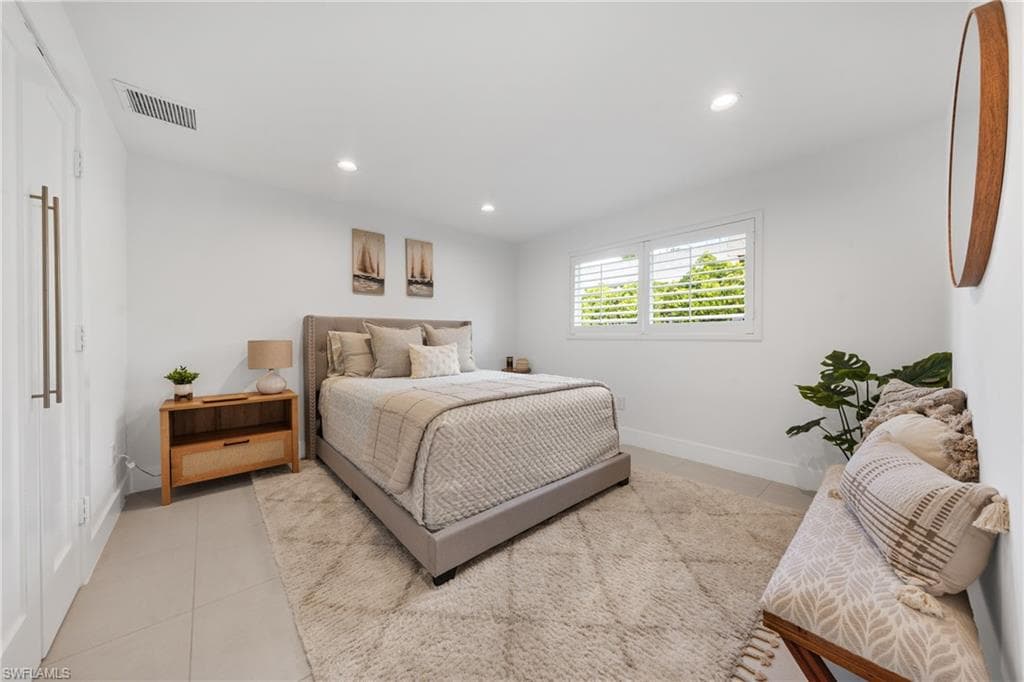 516 Neapolitan Ln, Naples, FL 34103-28