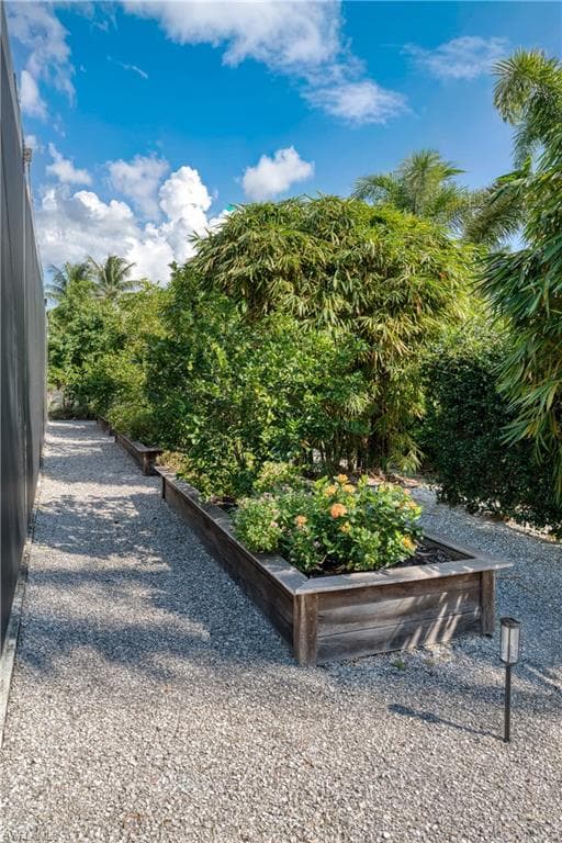 516 Neapolitan Ln, Naples, FL 34103-41