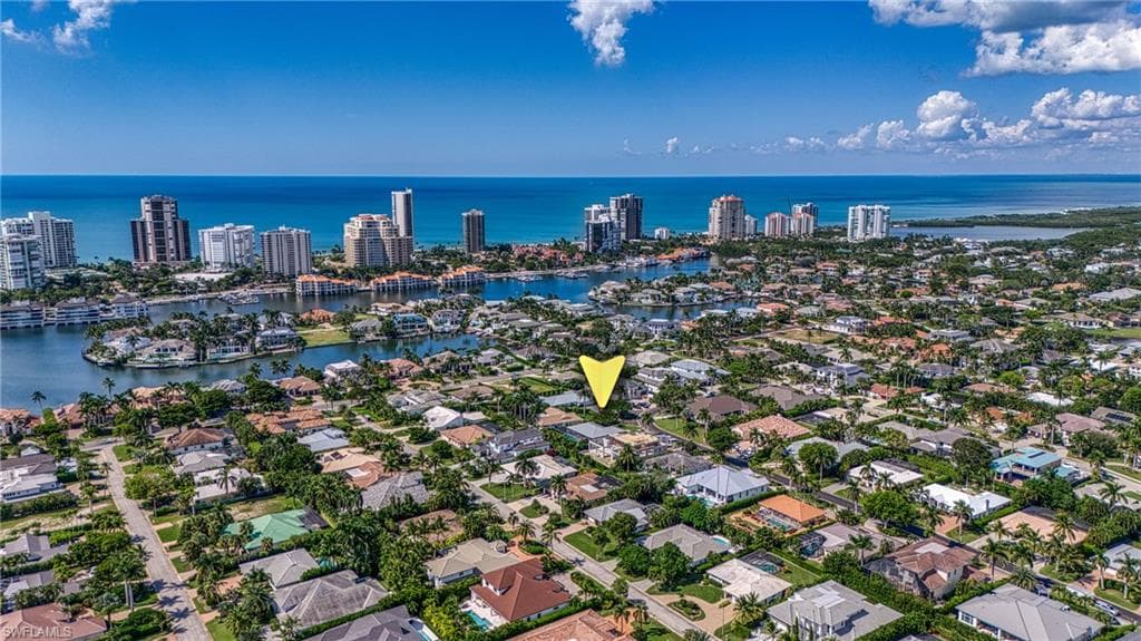 516 Neapolitan Ln, Naples, FL 34103-3