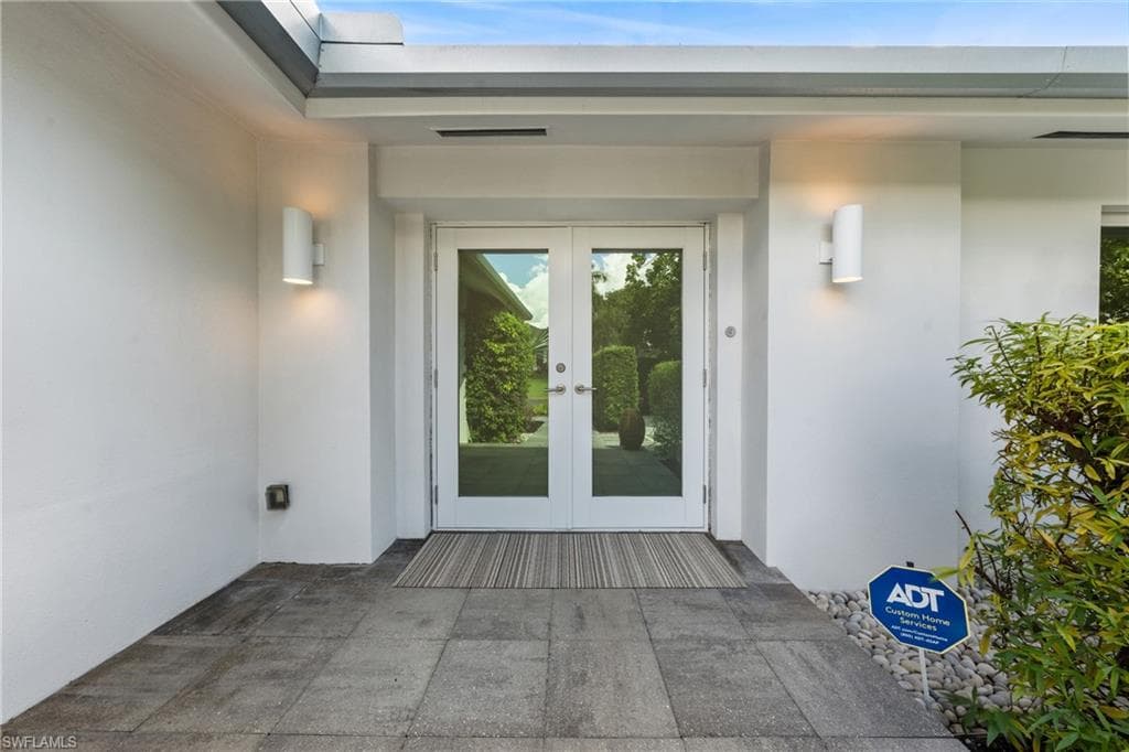 516 Neapolitan Ln, Naples, FL 34103-48