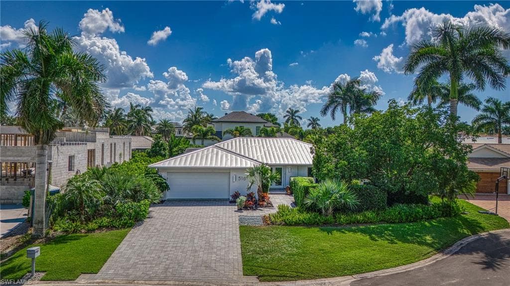 516 Neapolitan Ln, Naples, FL 34103-4