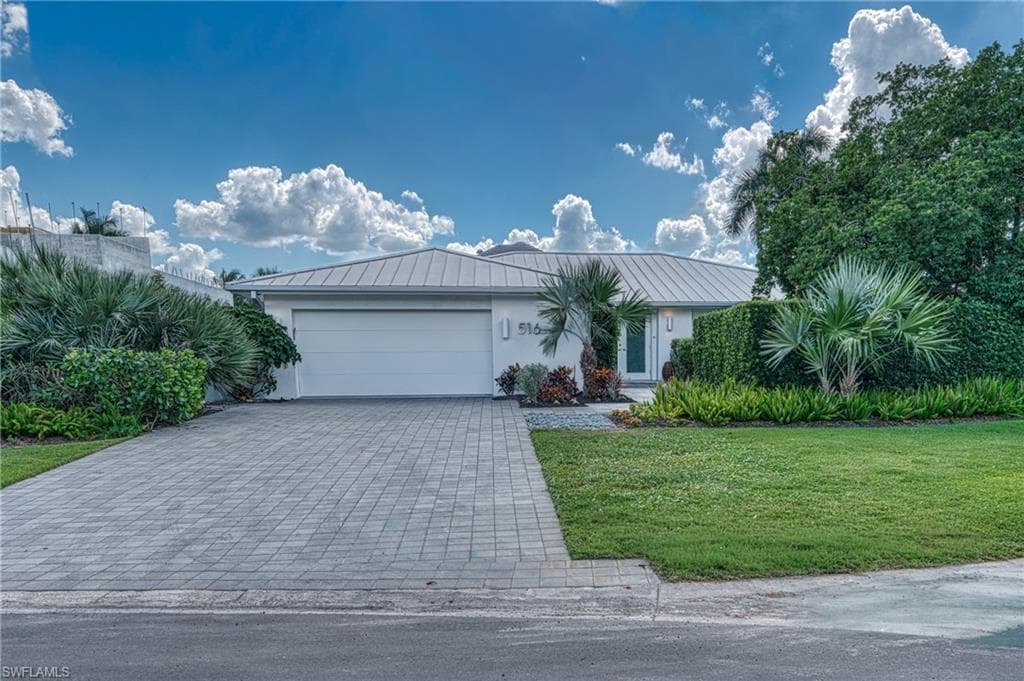 516 Neapolitan Ln, Naples, FL 34103-5