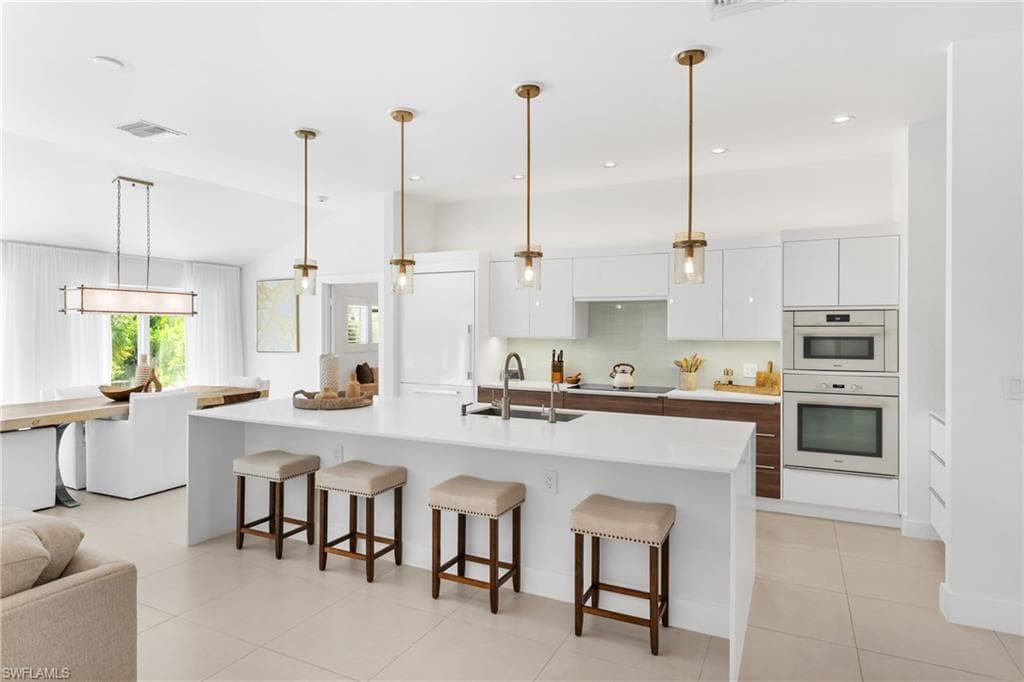 516 Neapolitan Ln, Naples, FL 34103-6